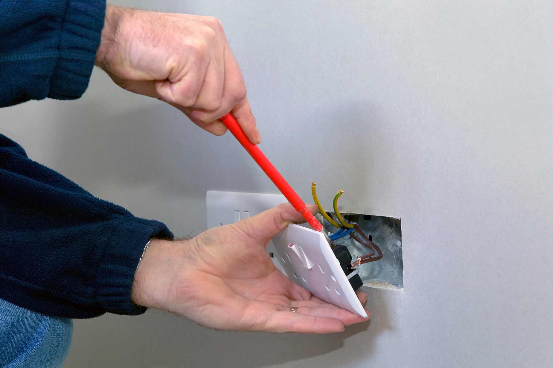 Our electricians can install plug sockets for domestic and commercial proeprties in Kings Lynn and the local area. 